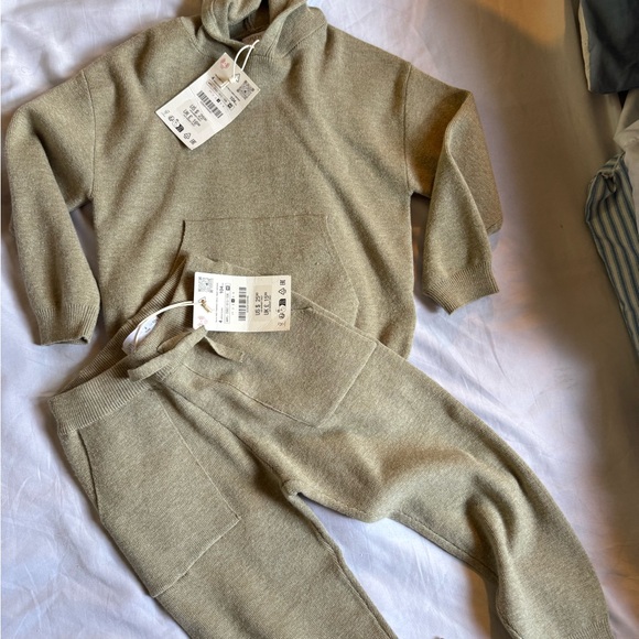 Zara Men's Tan Sweater Set
